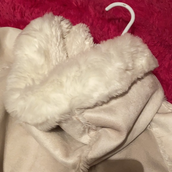 Candie’s Winter Coat - Picture 9 of 13